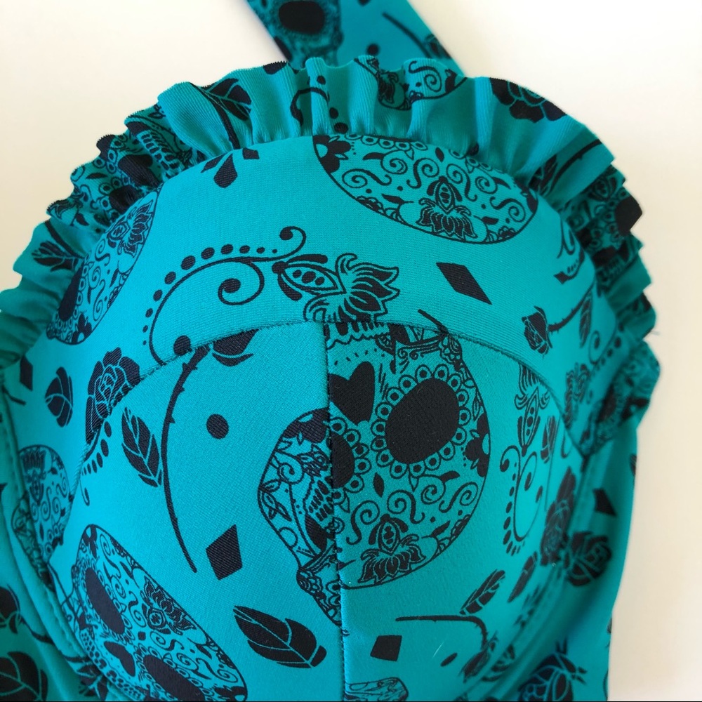 NWT Skull & Roses Bikini Top - Picture 5 of 7